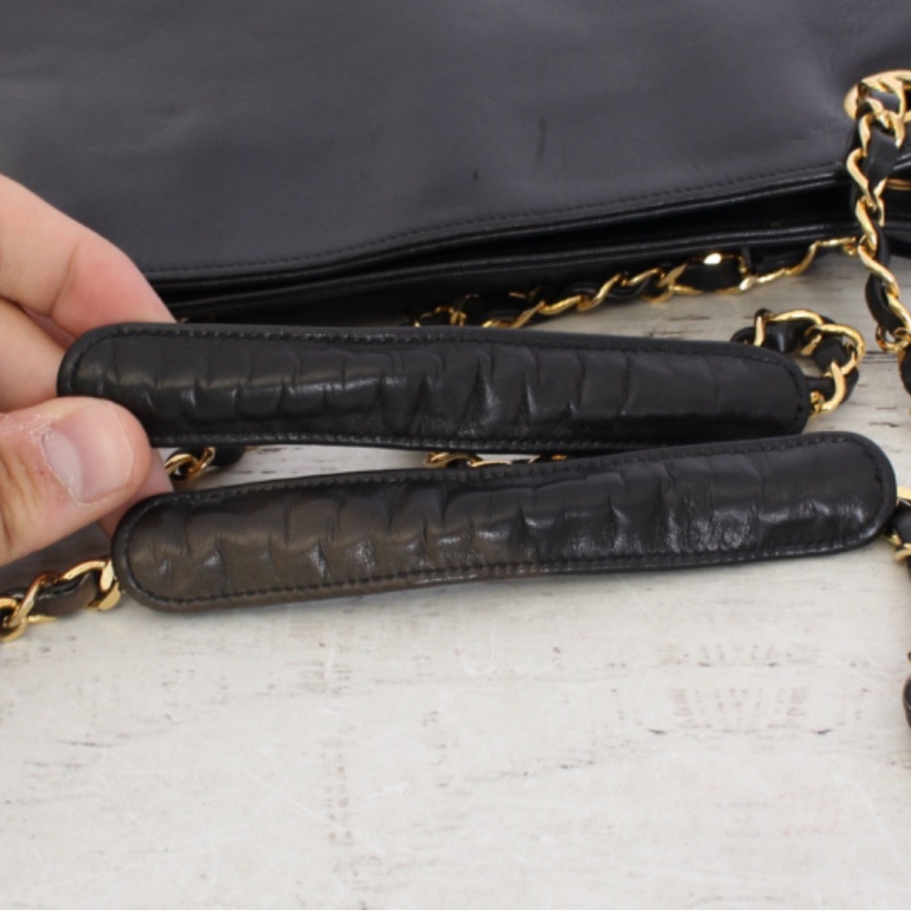 CHANEL Black Lambskin Quilted Chain Shoulder Tote Bag Vintage | Made in Italy - Picture 4 of 11